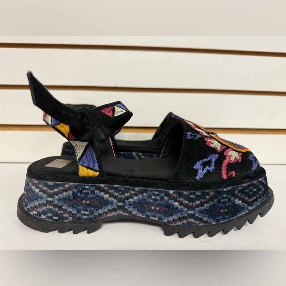 FARM Rio Black Suede Platform Sandals with Multicolor Embroidery - Picture 3 of 11